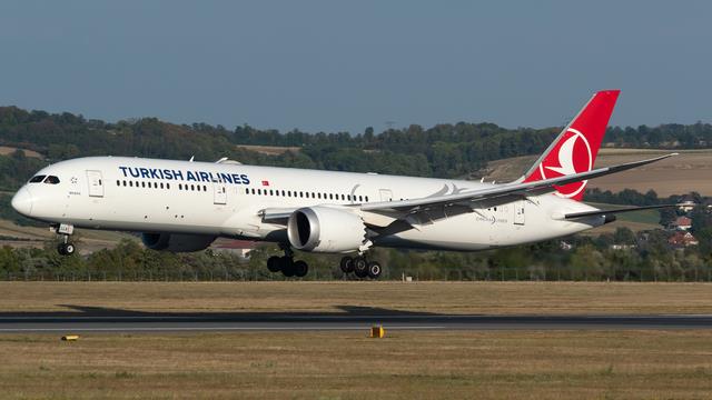 TC-LLA::Turkish Airlines